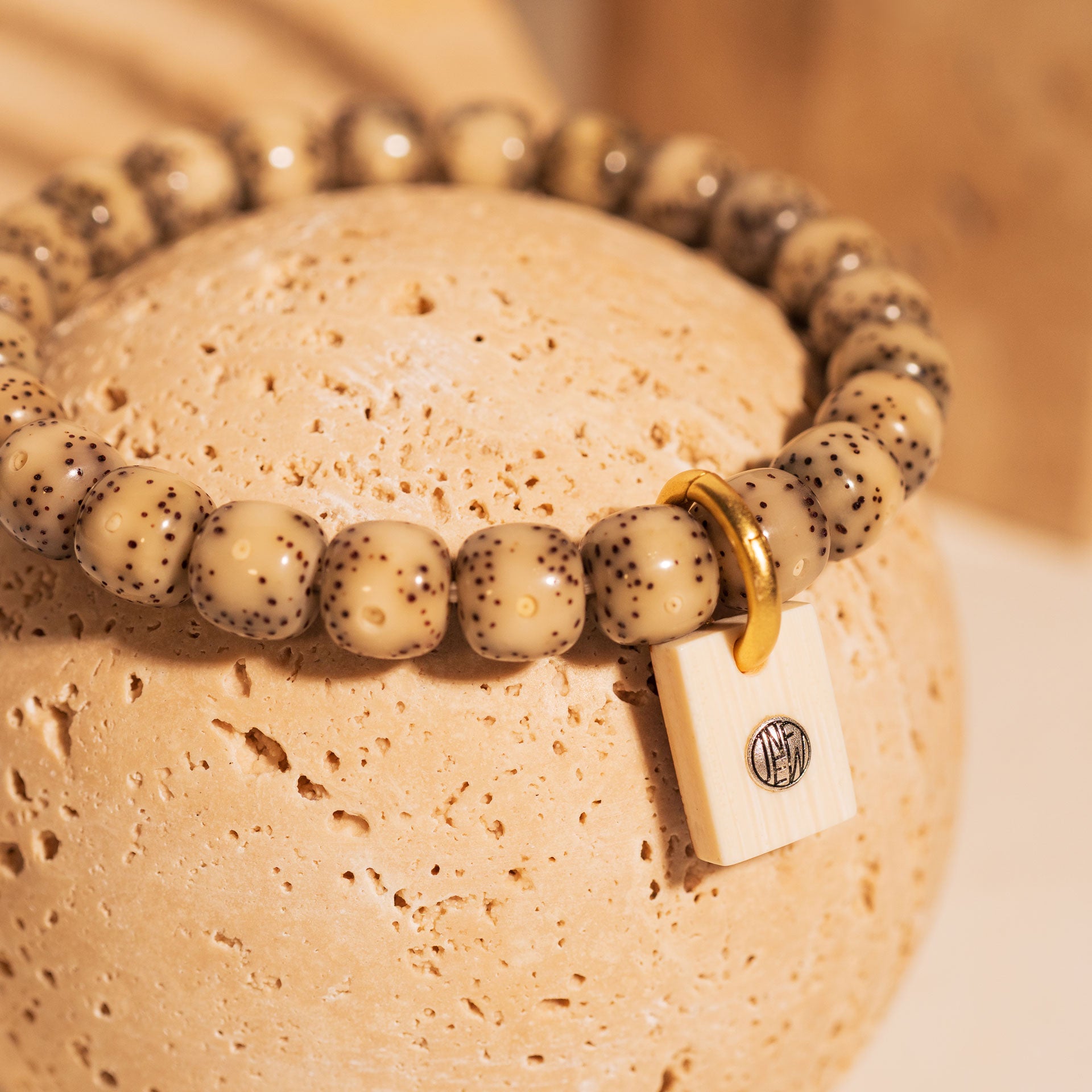 Classic Cuts – Clean White Belt Tag Stelluna Bracelet