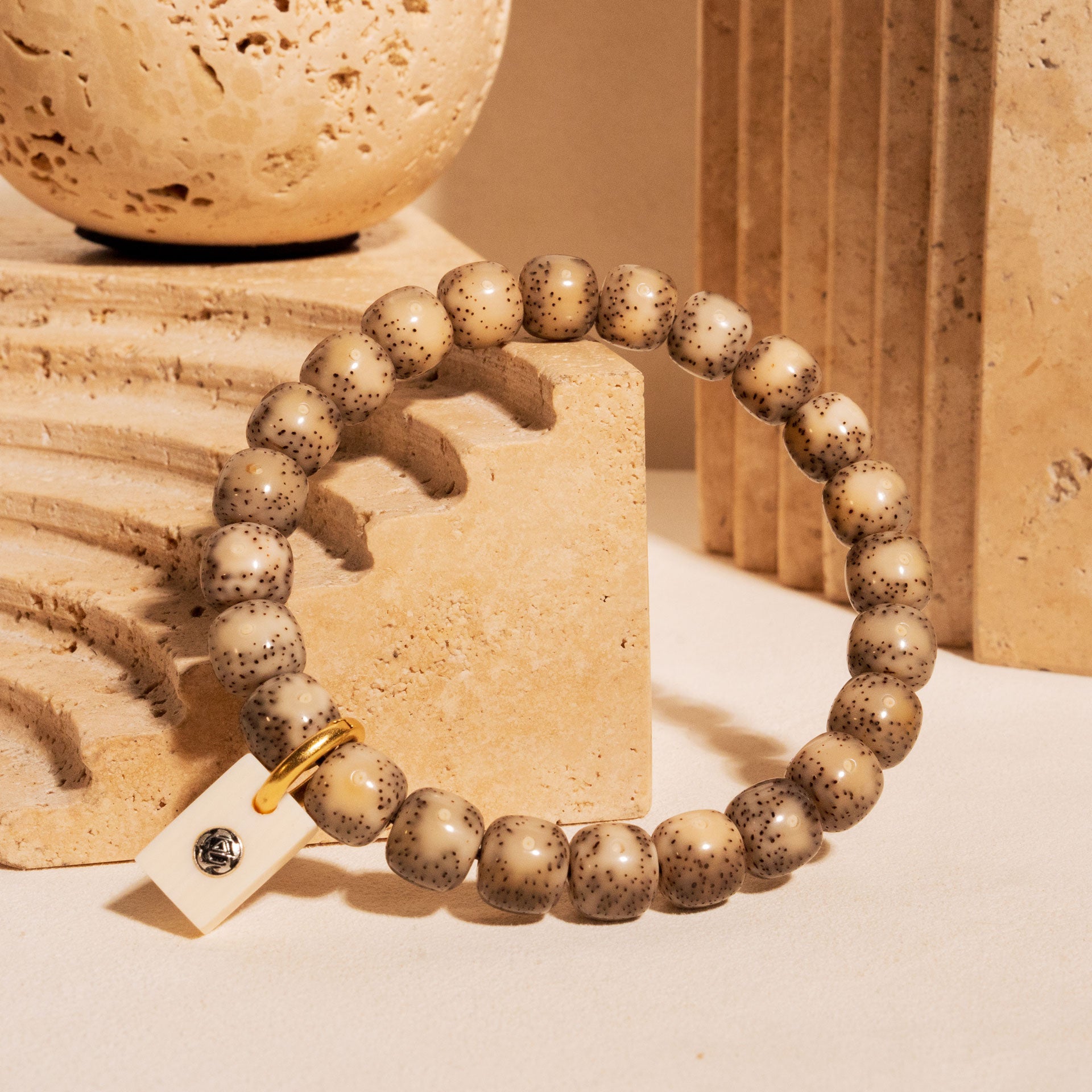 Classic Cuts – Gray Black Ice Stelluna Bracelet