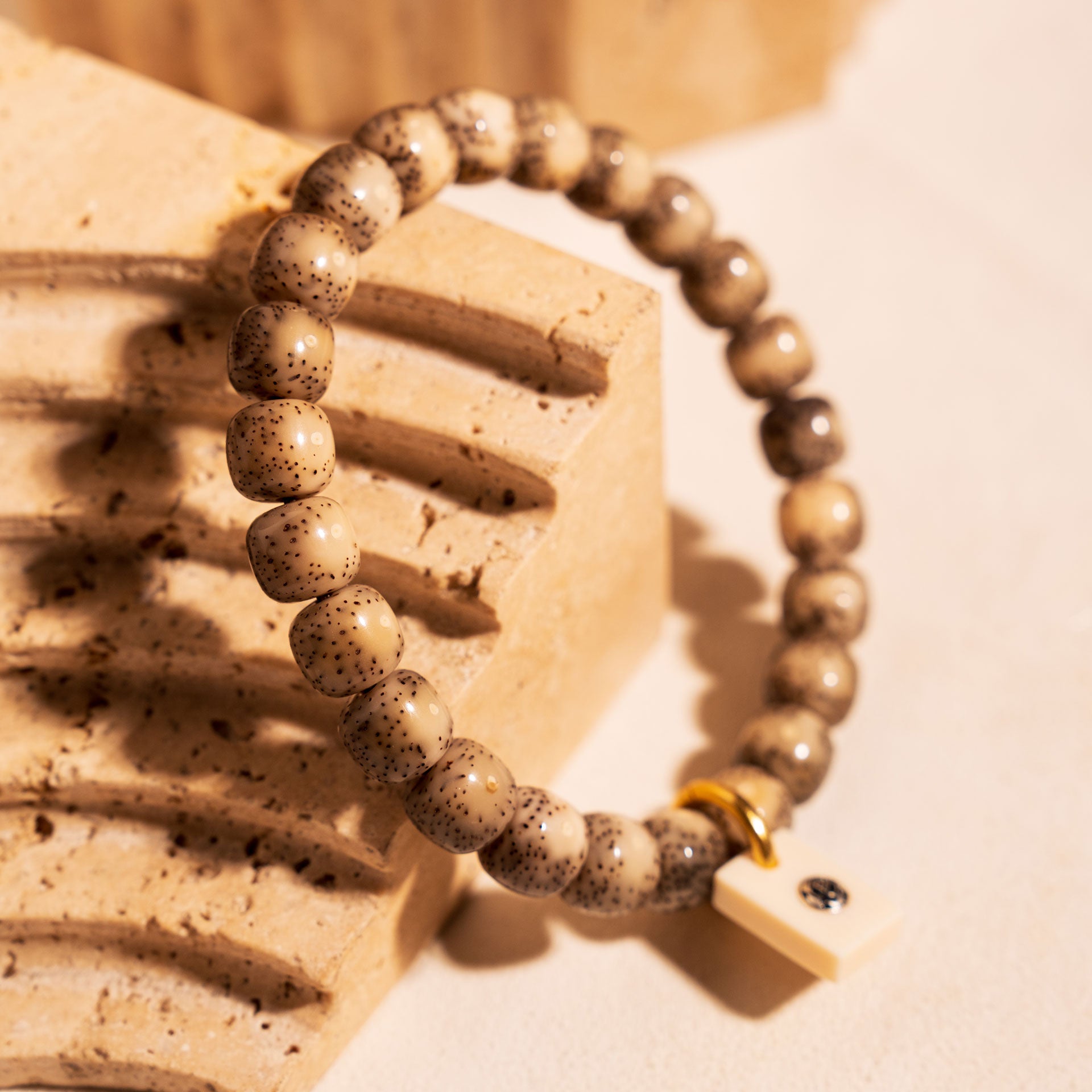 Classic Cuts – Gray Black Ice Stelluna Bracelet